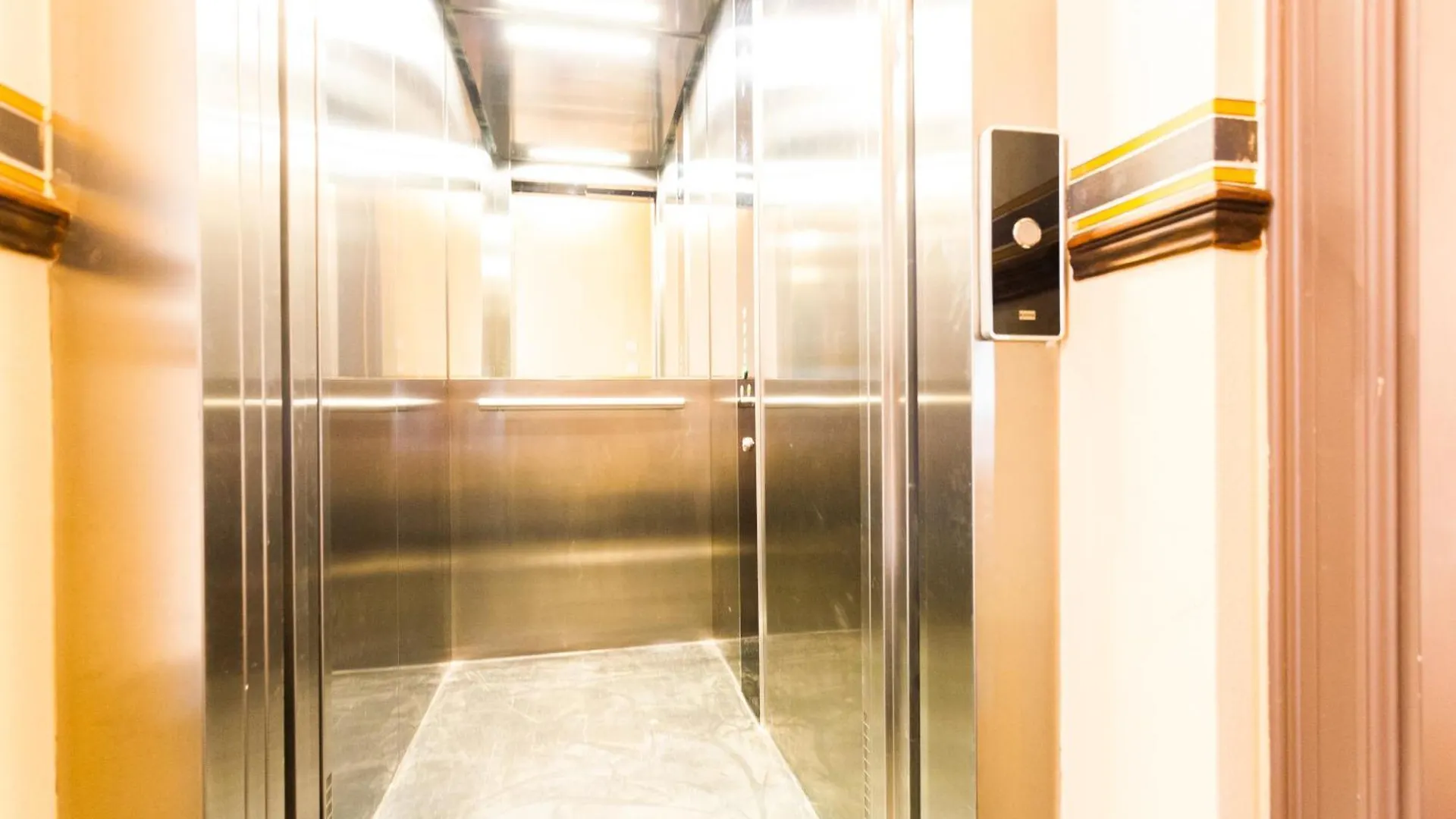 Aptc Downtown Monument4Rent Near Checkpoint Charlie Berlin 0*,